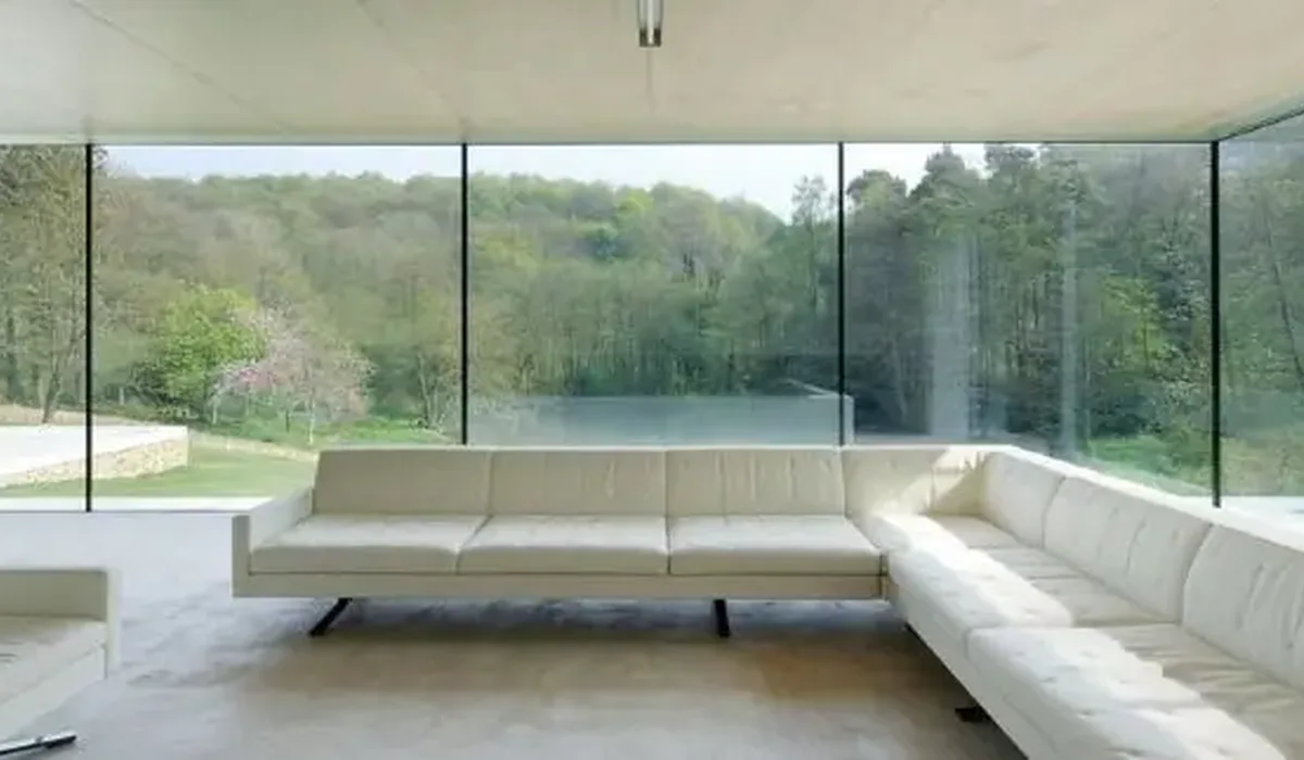 floor to ceiling glass walls for uninterrupted views in biophilic architecture