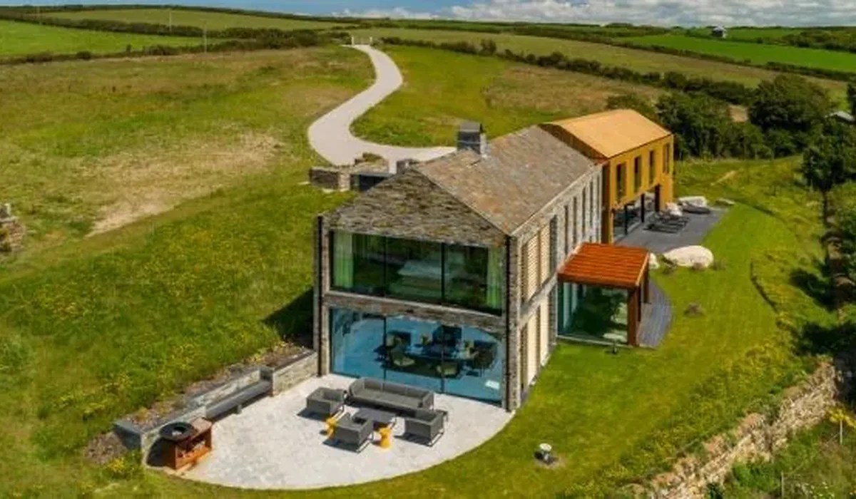 sustainable new build in Cornwall with bespoke glazing package