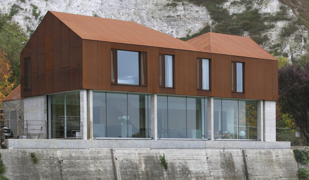 Rusty House - IQ Glass