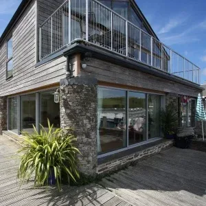 contemporary renovation with bespoke glazing in Devon