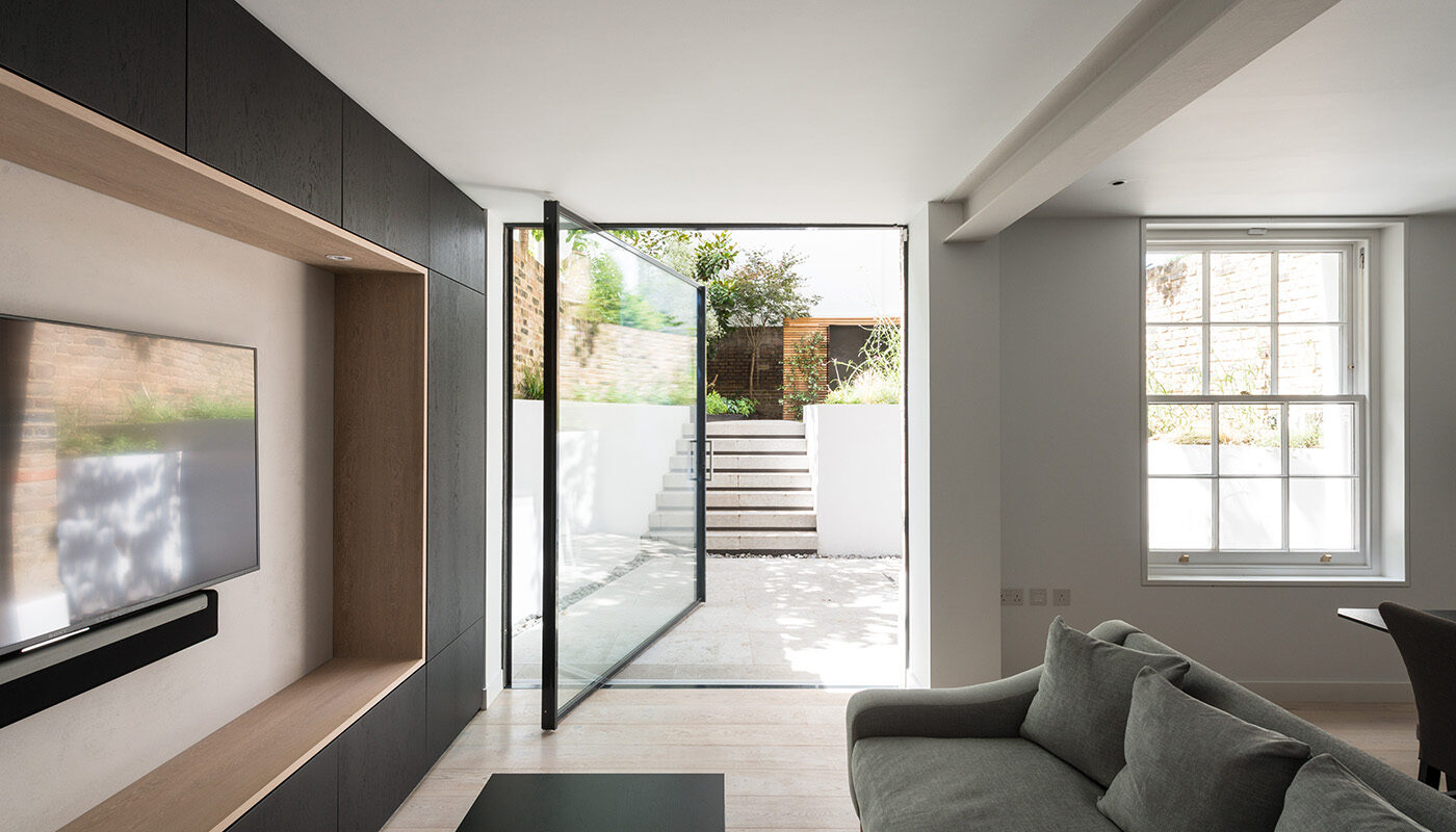 Glass pivot doors - IQ Glass International