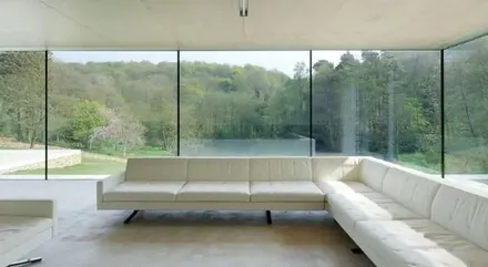 floor to ceiling glass walls for uninterrupted views in biophilic architecture