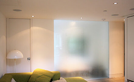 Frameless fire rated glass walls - IQ Glass - Brondsbury