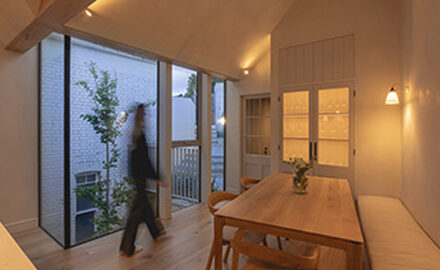 Glass-to-glass corner glazing in Padstow - Cross Street - IQ Glass
