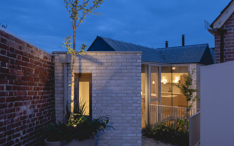 Glass-to-glass corner glazing in Padstow - Cross Street - IQ Glass