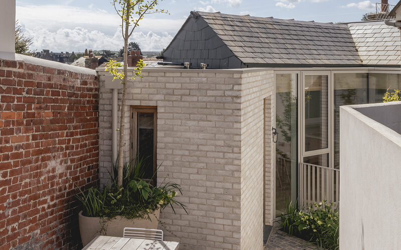 Glass-to-glass corner glazing in Padstow - Cross Street - IQ Glass