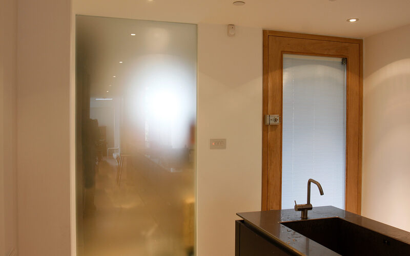 Frameless fire rated glass walls - IQ Glass - Brondsbury