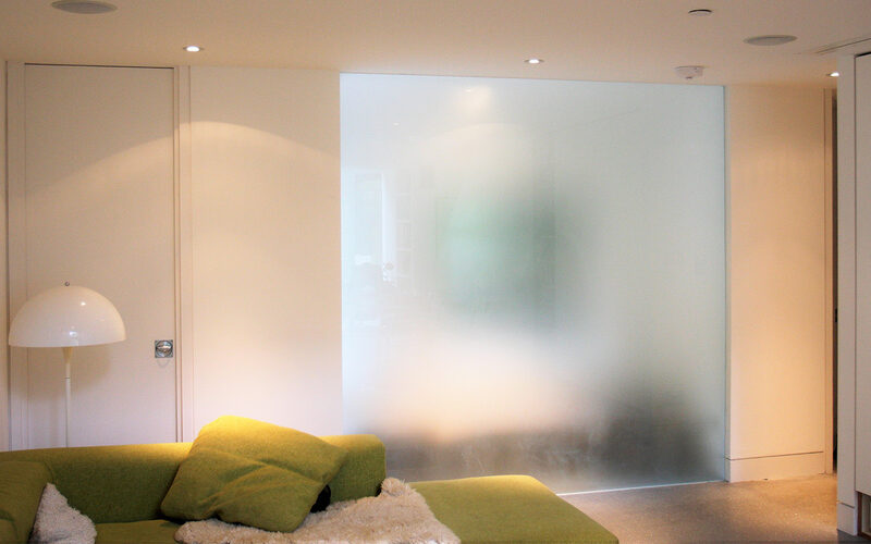 Frameless fire rated glass walls - IQ Glass - Brondsbury
