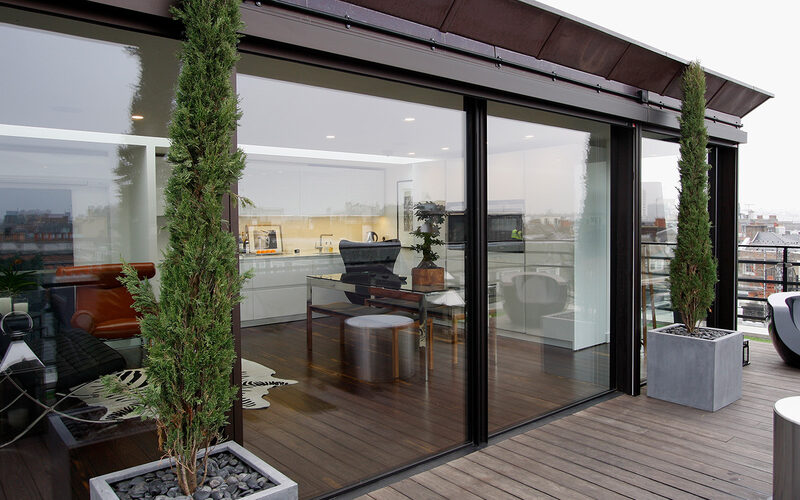 Sliding doors to rooftop extension in London - IQ Glass - Hallam Street