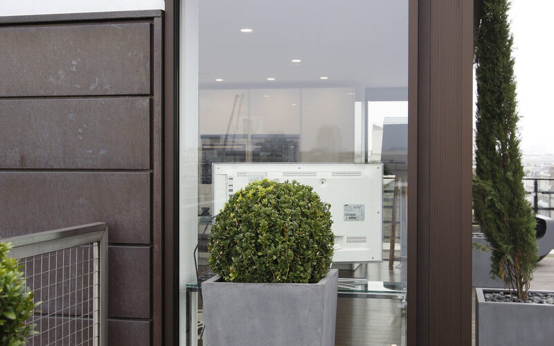 Sliding doors to rooftop extension in London - IQ Glass - Hallam Street