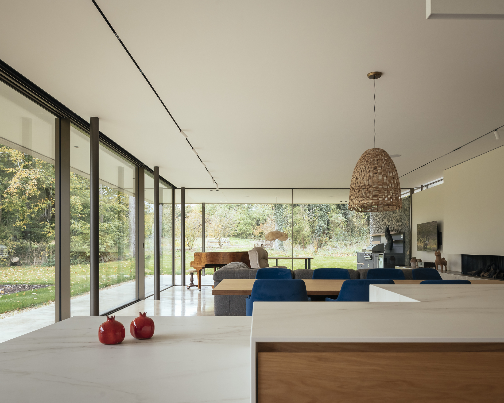 Glass Interface Design – Structural Glass Meeting Walls | IQ Glass