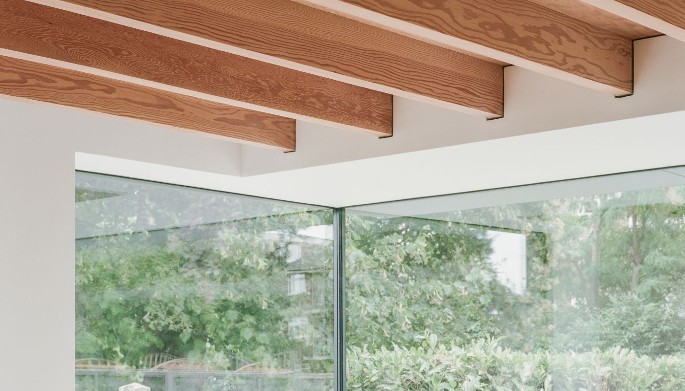 Houses that overlook a golf course - IQ Glass